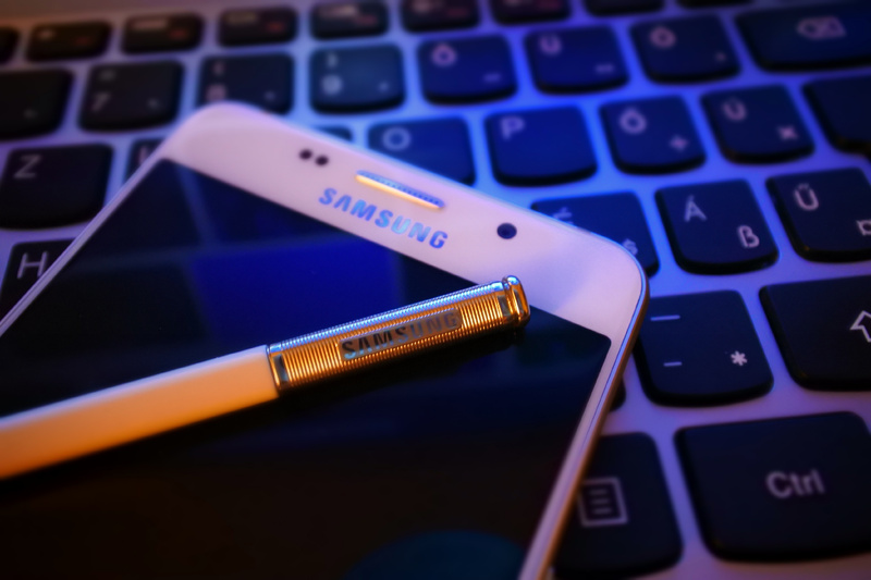 Tech Giant’s Smart Glasses Stir Privacy Concerns Again